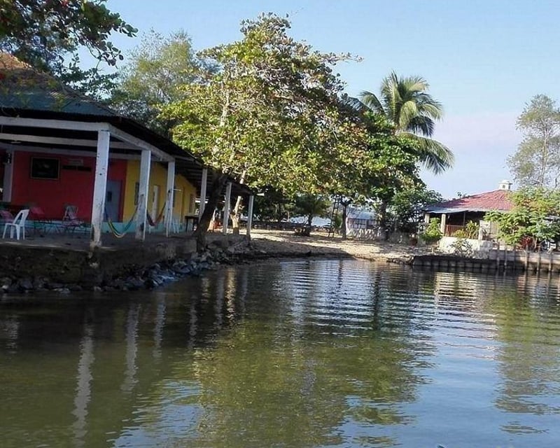 Hotel y restaurante en Venta a la orilla del mar