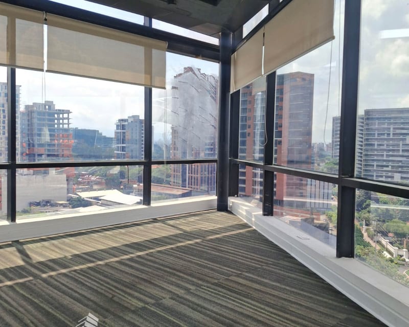 OFICINA EN RENTA EN ZONA 10 DESIGN CENTER