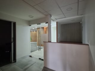 Oficina en venta en zona 10 Medio nivel Para inversión - 3