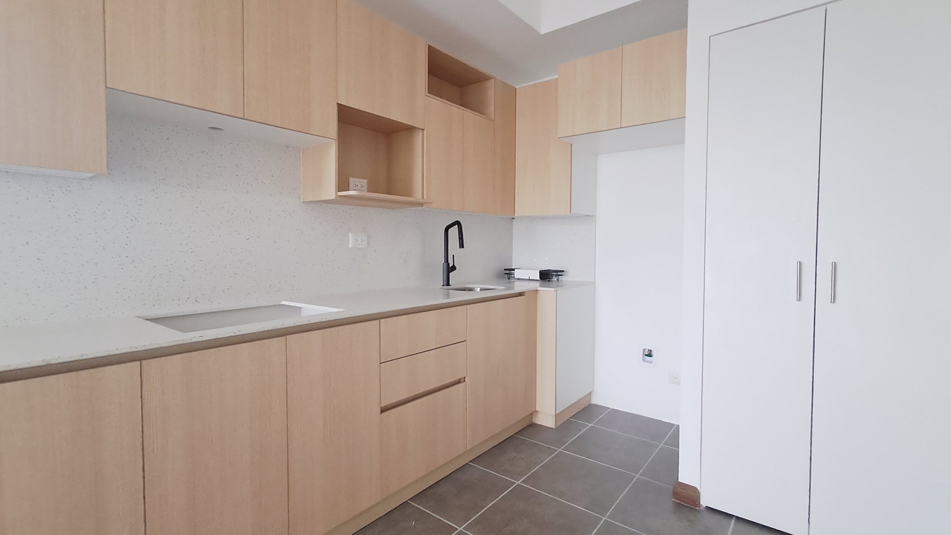 APARTAMENTO EN RENTA P/ESTRENAR,  EDIF. QUINCE ESQUINA, ZONA 15 - Miniatura 9