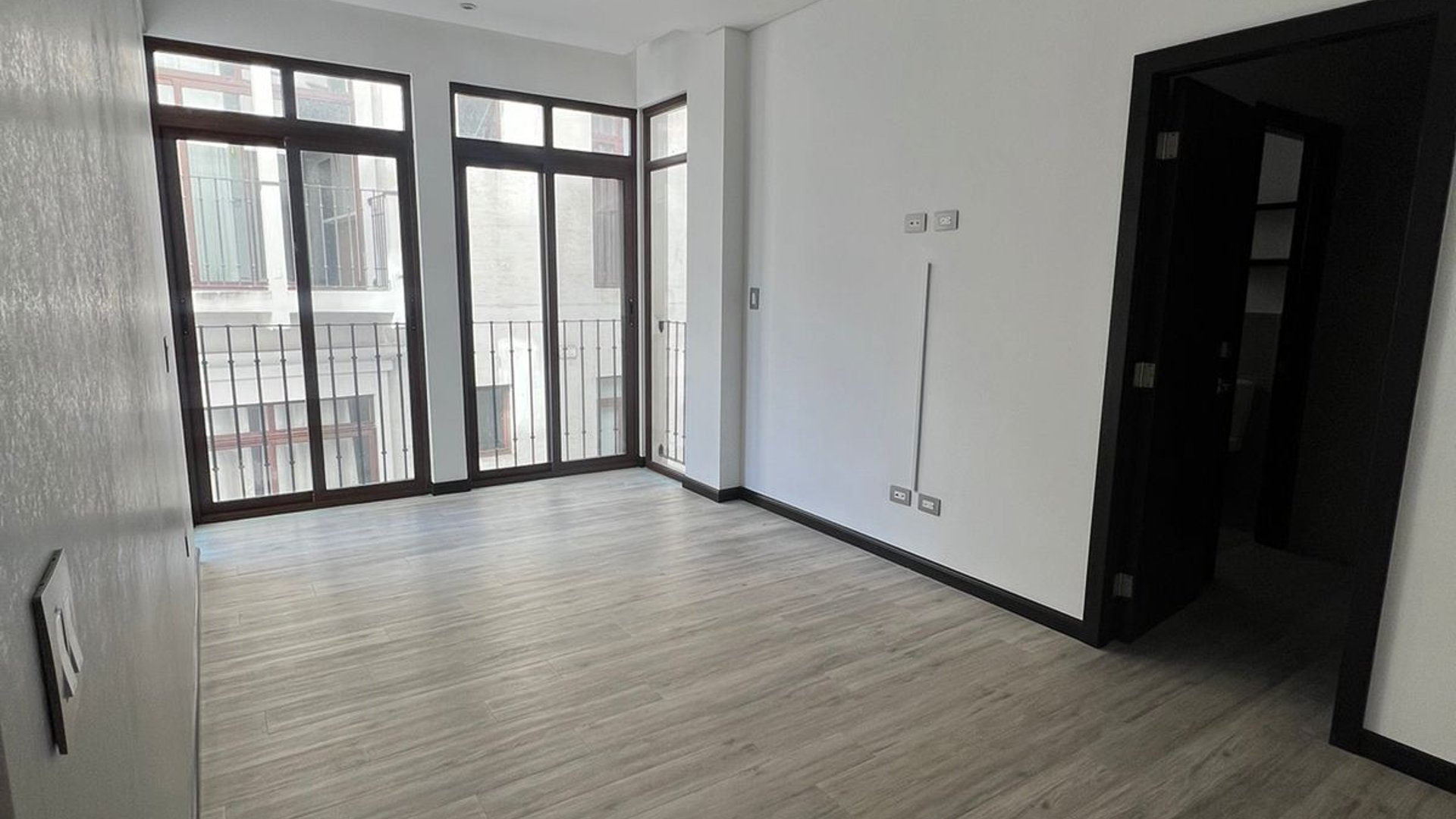 ALQUILER DE HERMOSO APARTAMENTO - LIRIOS DE CAYALÁ, ZONA 16 - Miniatura 15