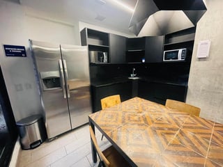 VENTA DE CÉNTRICA Y MODERNA OFICINA - GRANAT, ZONA 04 - 5