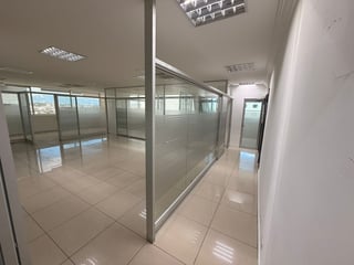Oficina en renta en zona 10 - 2
