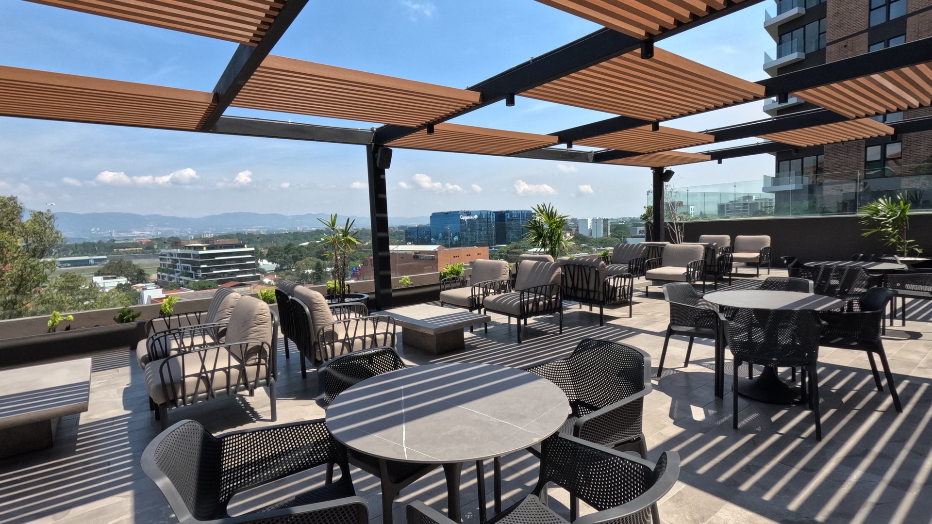 Apartamento en venta o renta Parque 14, zona 14 - Miniatura 2