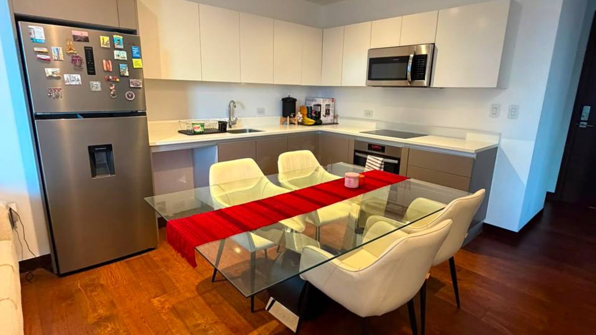 Apartamento en renta en Edificio Vasanta zona 10 - Miniatura 2