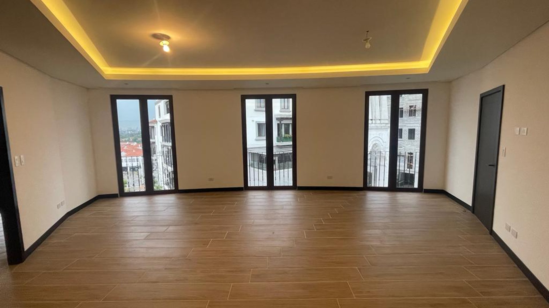 ALQUILER DE HERMOSO APARTAMENTO - LIRIOS DE CAYALÁ, ZONA 16