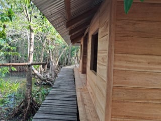 Beachfront House for Sale in Rio Dulce, Guatemala | 39 Manzanas, Pool, Dock - 3