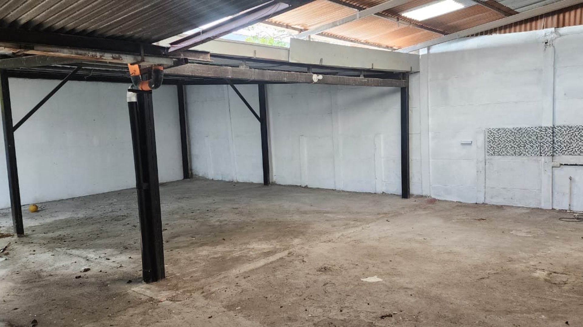 Venta de casa sobre Boulevard Principal Colonia Lourdes, zona 16 - Miniatura 9