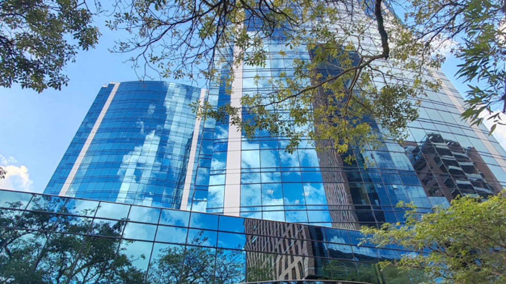 En venta o Renta Oficina de 500m2 en zona 10 Guatemala