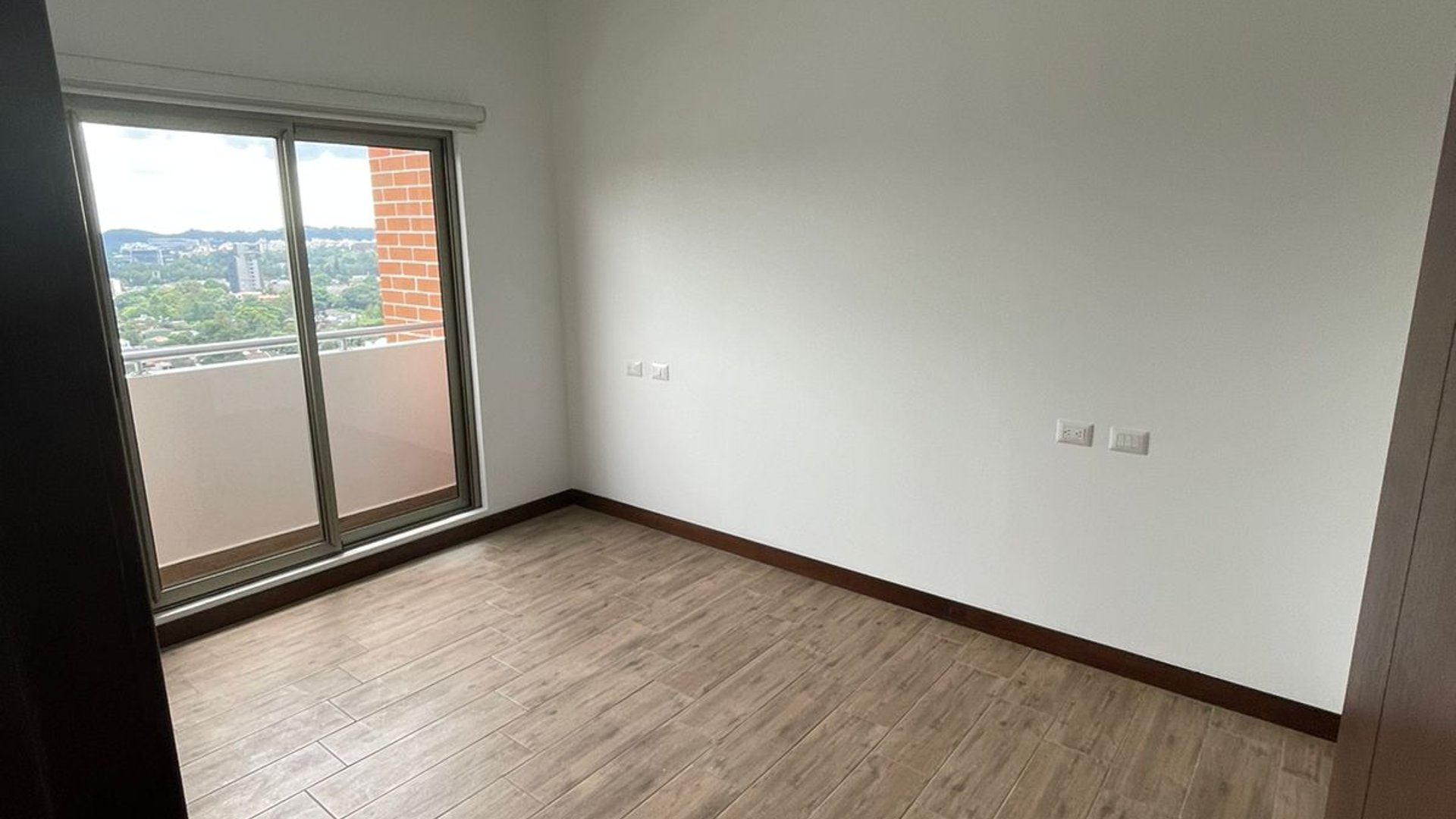 Apartamento en renta en zona 10 / Casalini Diagonal 6 - Miniatura 8