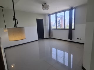 En Renta Apartamento de 3 habitaciones en Zona 15 - 3