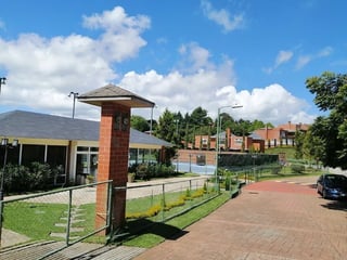 TERRENO GRANDE EN VENTA EN CONDOMINIO COLINAS DE CASTEL‼️ - 2