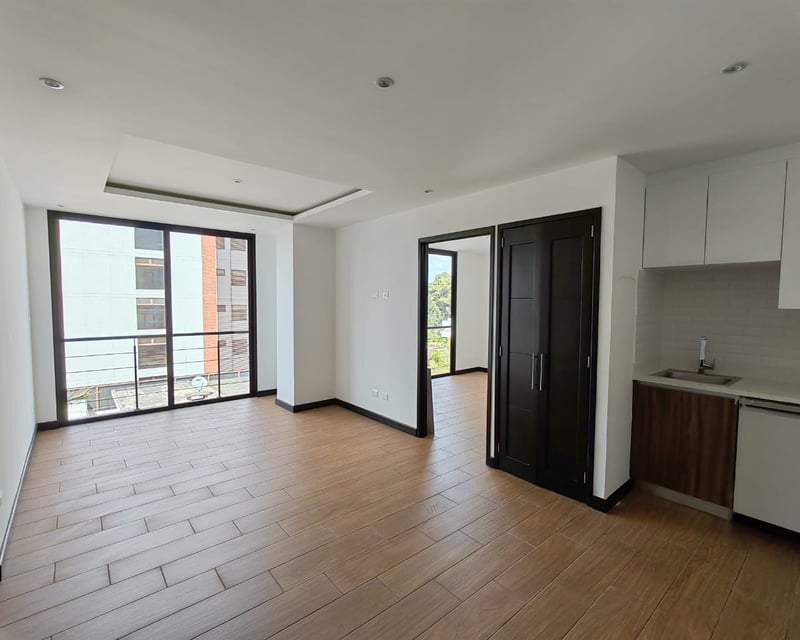 Apartamento en Alquiler Edificio Torre Praga, zona 15 VHI
