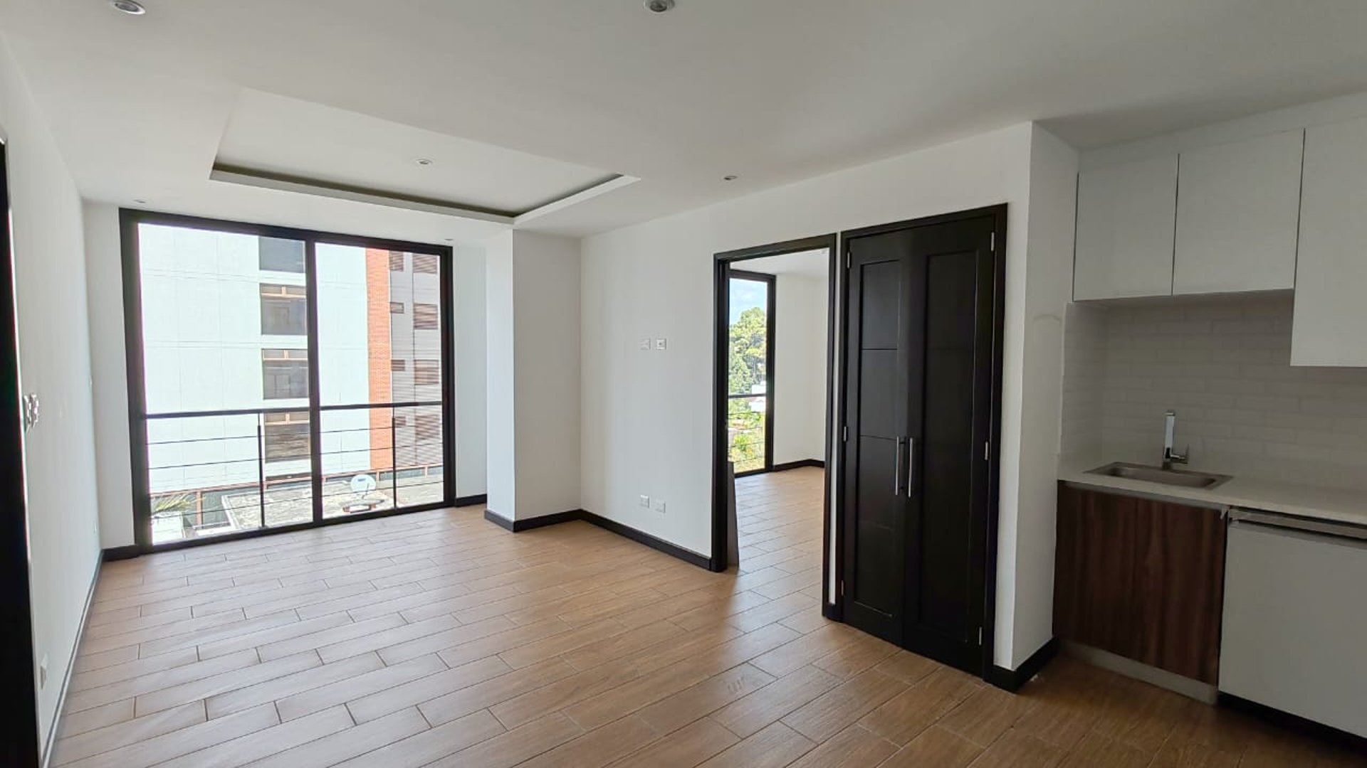 Apartamento en Alquiler Edificio Torre Praga, zona 15 VHI 