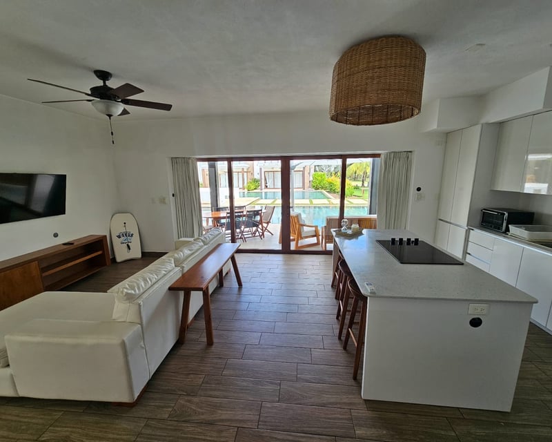 VENTA DE HERMOSA VILLA - CONDOMINIO LA MAR, MONTERRICO