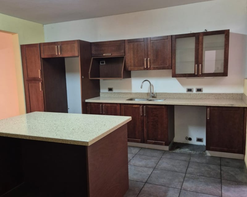 VENDO LUJOSA PROPIEDAD EN ZONA 16 HACIENDA REAL