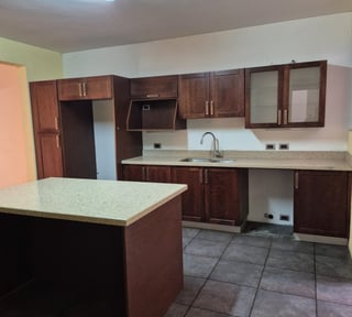 VENDO LUJOSA PROPIEDAD EN ZONA 16 HACIENDA REAL