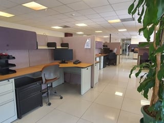 Oficina de 848mts. venta zona 10 para inversión - Image 25