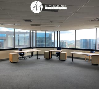 Oficina en zona 10 Penthouse en Renta
