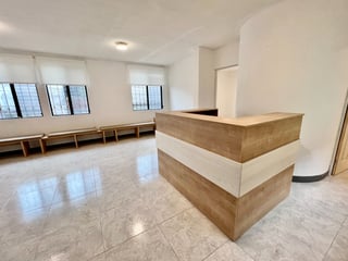 RENTA DE OFICINAS/CLINICAS EN ZONA 1 | NIVEL COMPLETO EN PLANTA 2 - 3