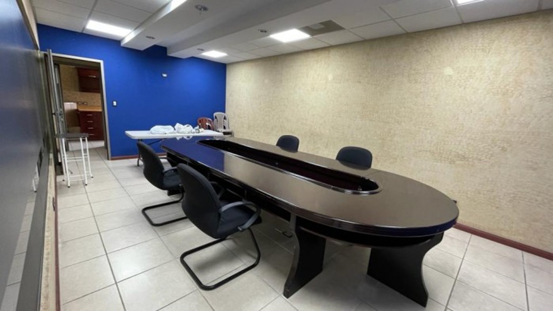 OFICINA COMERCIAL EN RENTA, AREA EL NARANJO - Miniatura 2
