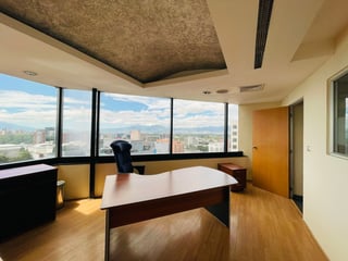 ALQUILER DE AMPLIA OFICINA PENTHOUSE 829MT2 - MURANO, ZONA 10 - 4