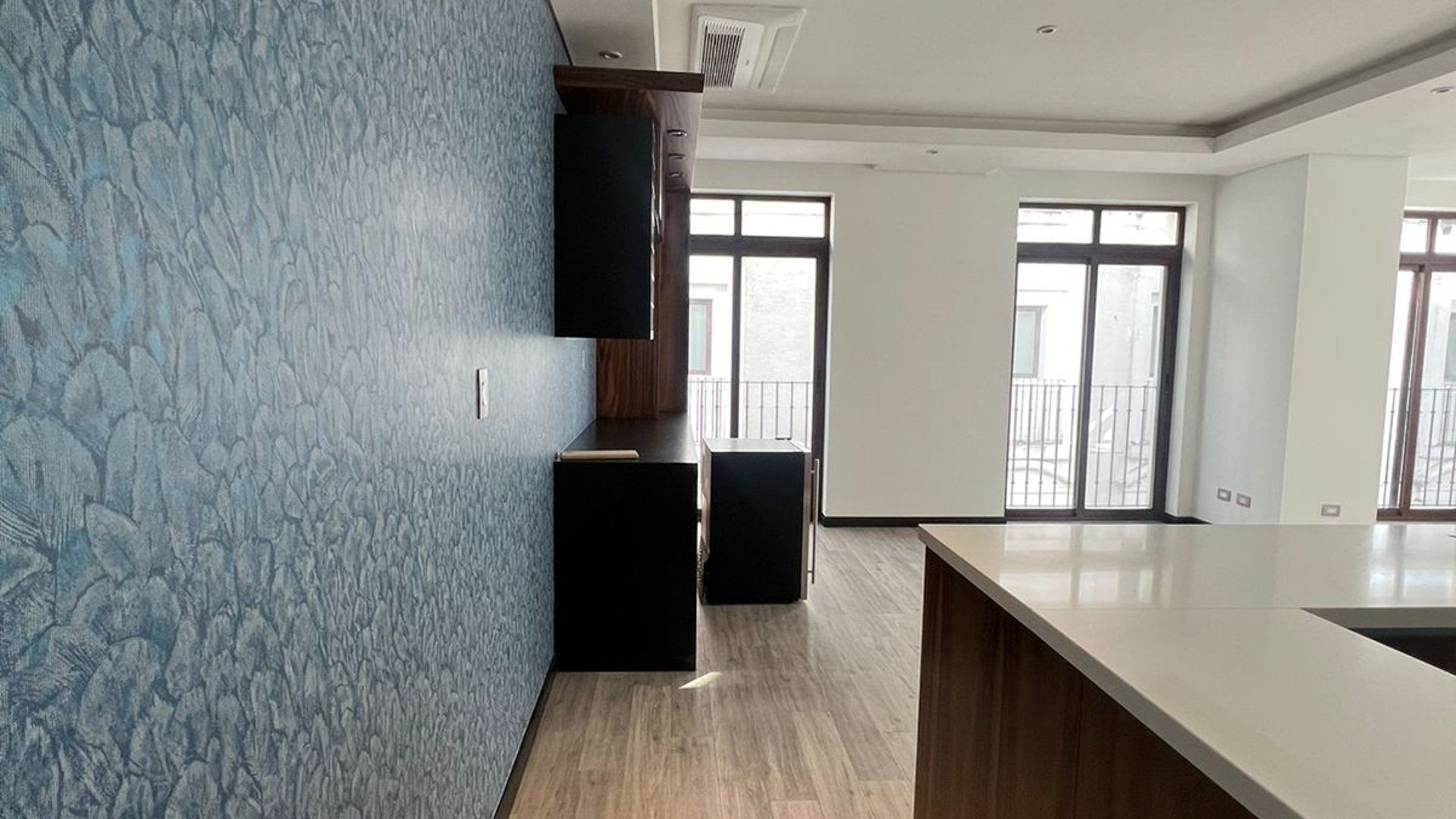 ALQUILER DE HERMOSO APARTAMENTO - LIRIOS DE CAYALÁ, ZONA 16 - Miniatura 4