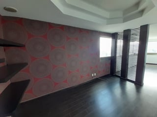 Oficina en Torino 1 Zona 10 | Nivel alto y espacios amplios - Image 2