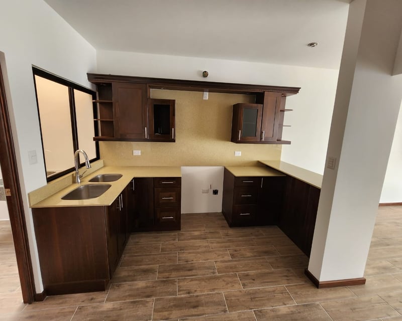 Casa en venta en San Cristóbal con 4 habitaciones y patio Ref-5200