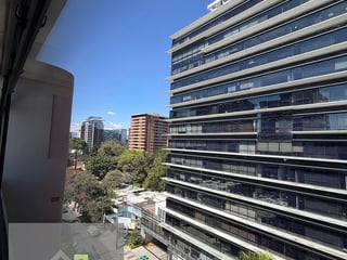 🏢 Oficina en Alquiler zona 10 - 4