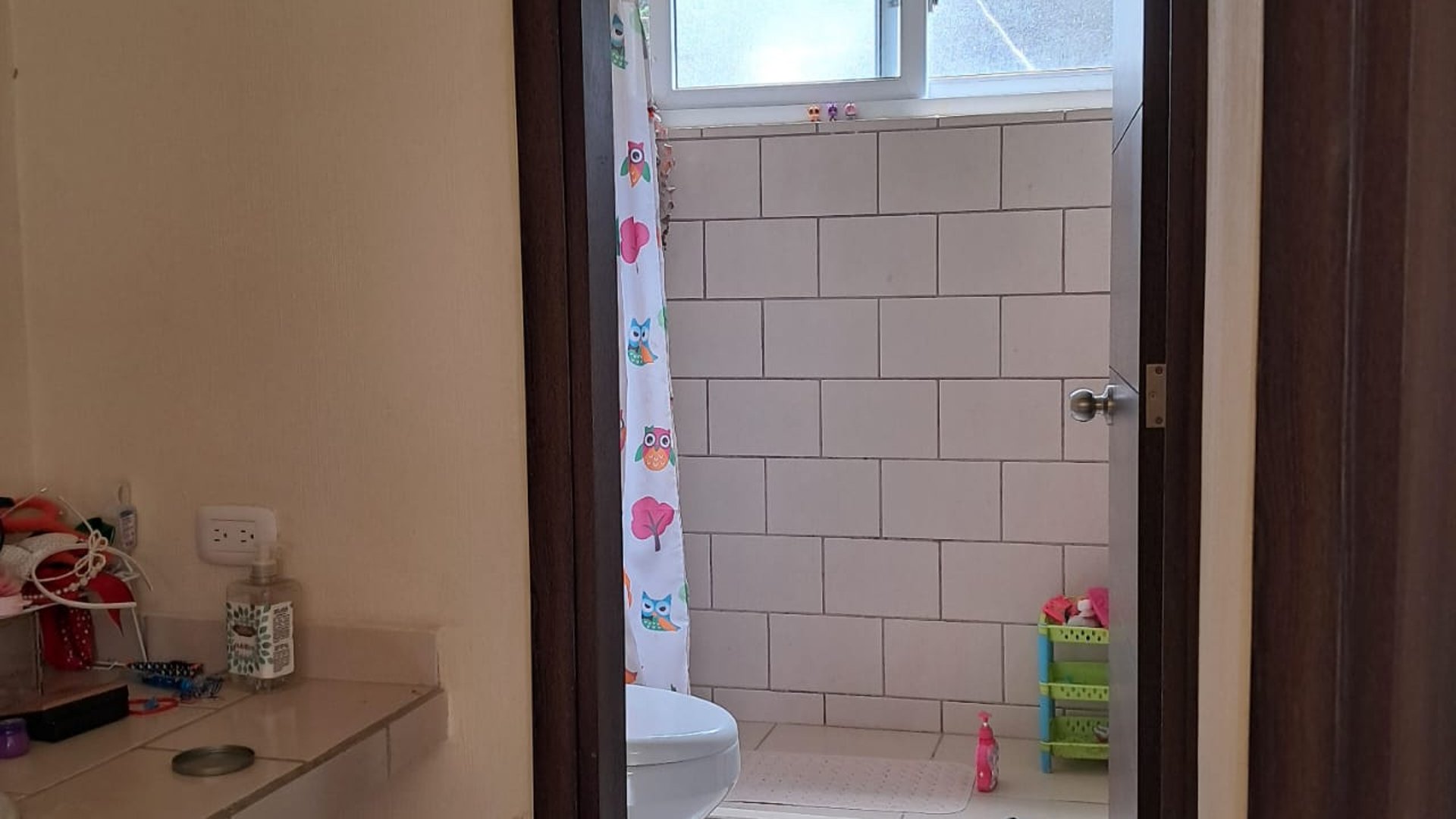 Spacious 3 Bed House with Parking in Fraijanes, Guatemala - $170K