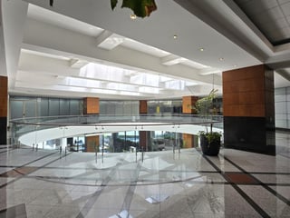 En Venta oficina en Zona 10 Cercano a Oakland Pace - Image 2