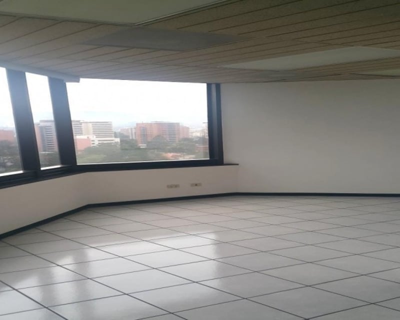 Oficina con 185 m2 en Renta en nivel Alto de la Zona 10