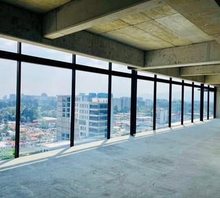 Oficina en renta zona 10  / Edificio 01010