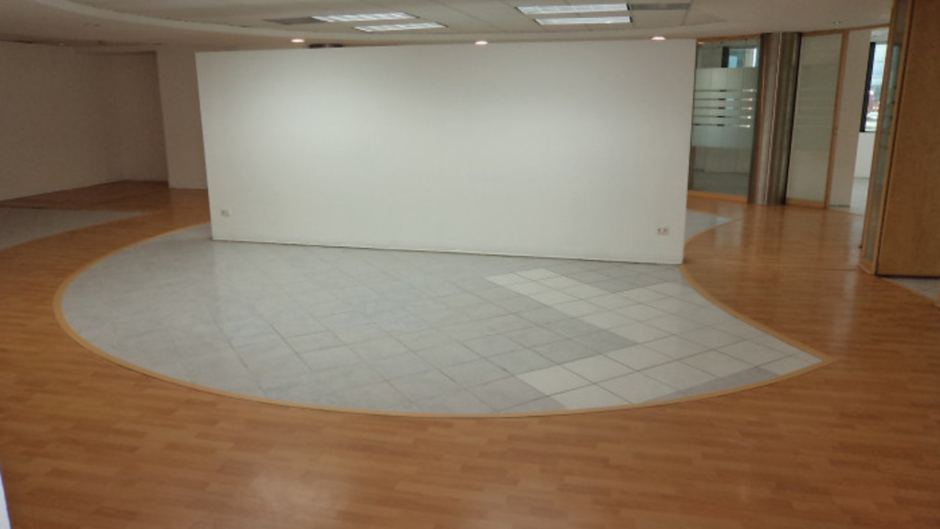 En Renta Oficina en Zona 14 Europlaza Guatemala - Image 1