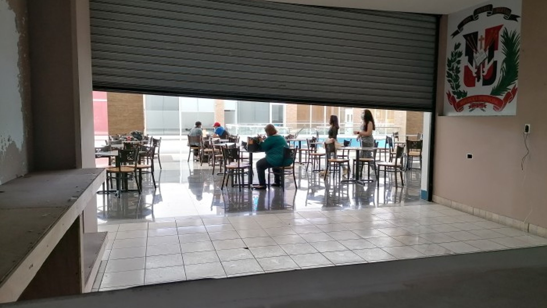 Local en área de Foodcourt en Zona 7 Roosevelth - Miniatura 4