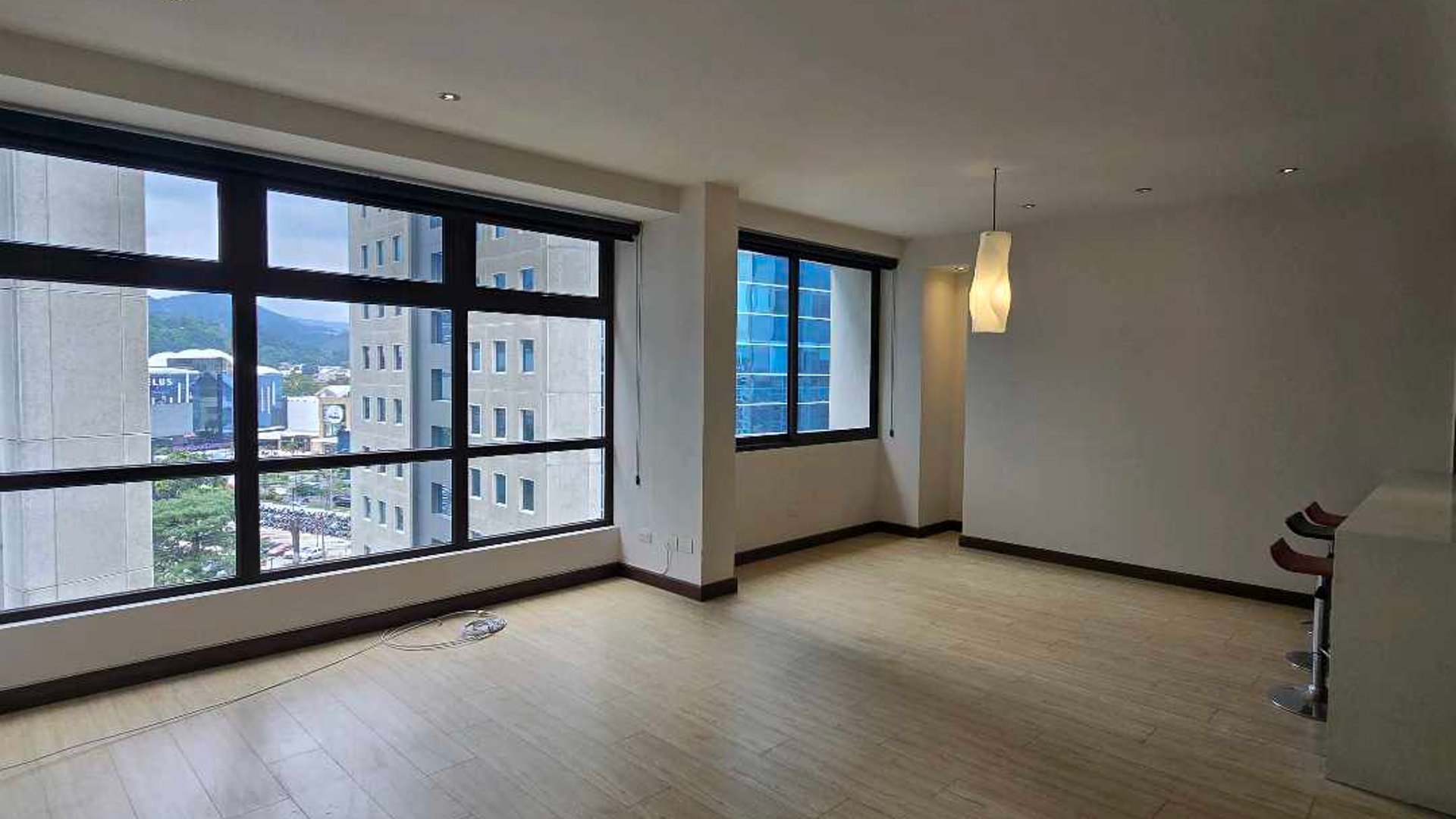 APARTAMENTO EN VENTA ZONA 10 - Miniatura 3