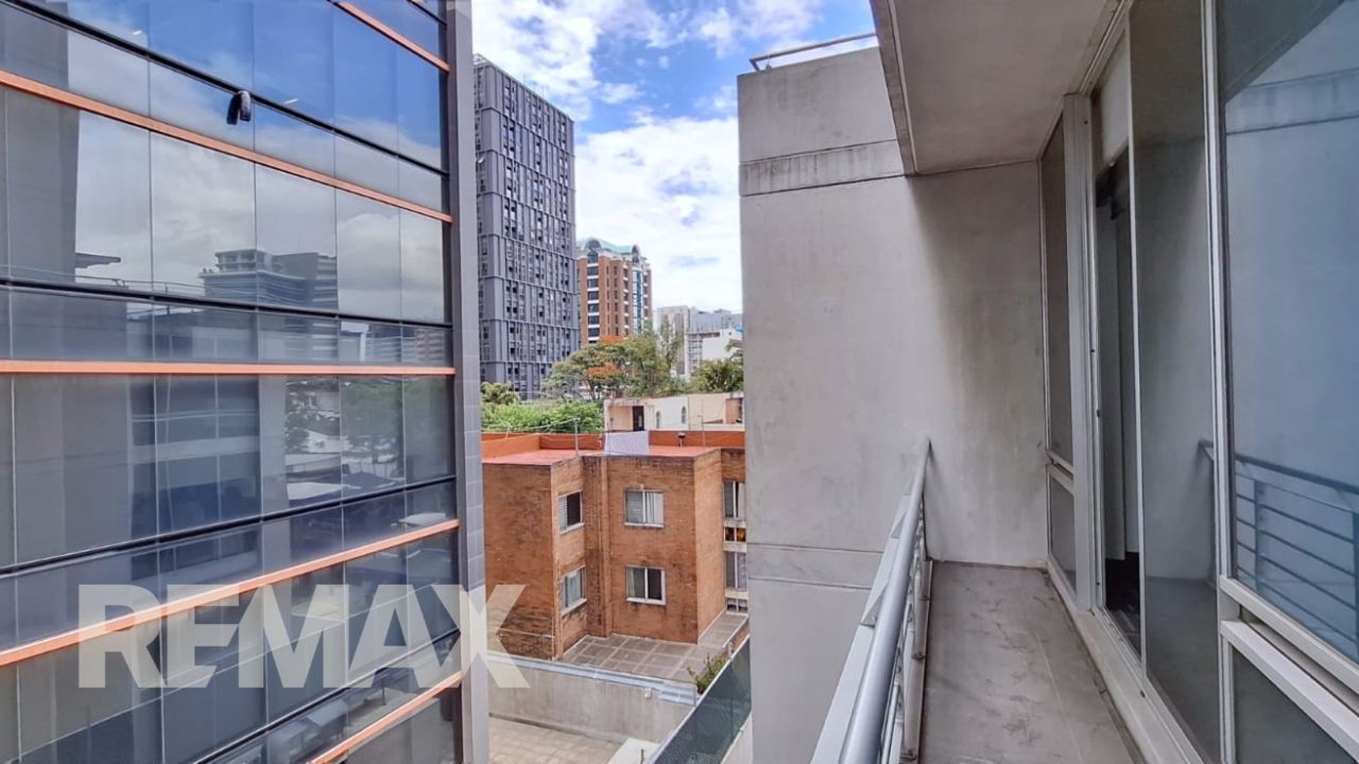 OFICINA EN RENTA, EDIFICIO PLATINA ZONA 10 - Miniatura 7