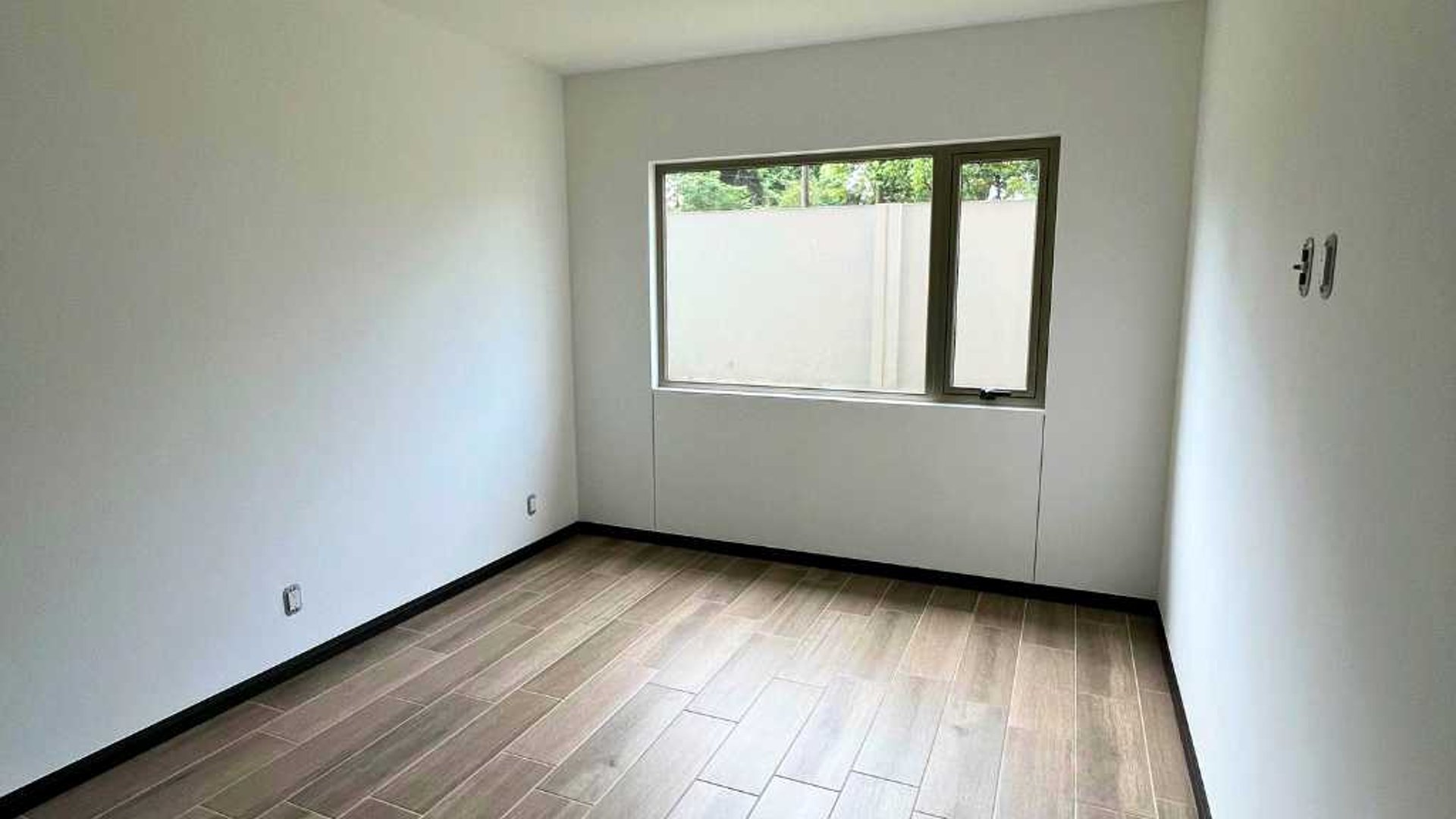 APARTAMENTO CON JARDÍN EN VENTA – SEGHERIA ZONA 14 (LA VILLA) - Miniatura 5