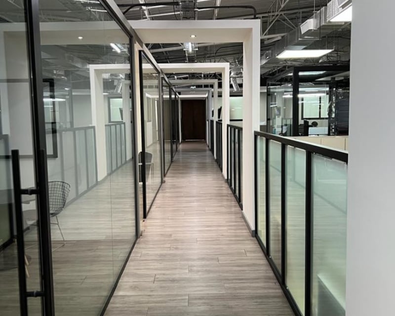 Local Comercial con oficinas en Renta en zona 13