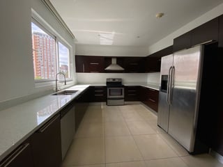 Apartamento de 2 niveles y terraza en alquiler, Quinta Avenida zona 14 - 5