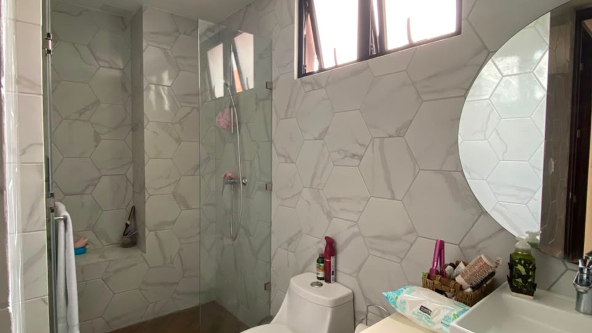 ???? APARTAMENTO EN RENTA – 2 HAB + BALCÓN | EDIFICIO IKARIA | ZONA 15 - Miniatura 6