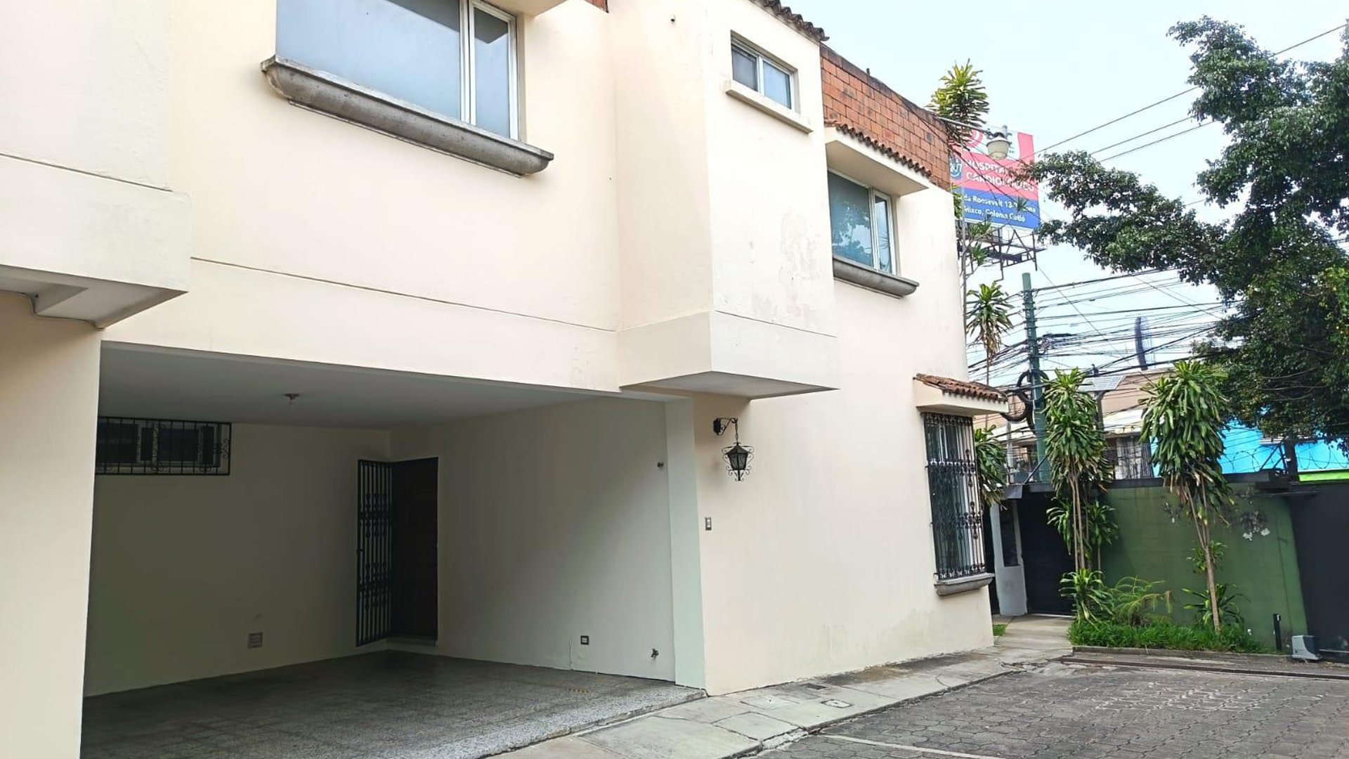 Casa en Renta zona 10 / 20 calle - Image 1