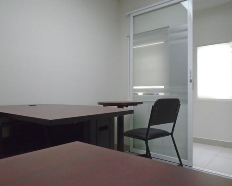 Oficina pequeña en renta Zona 10