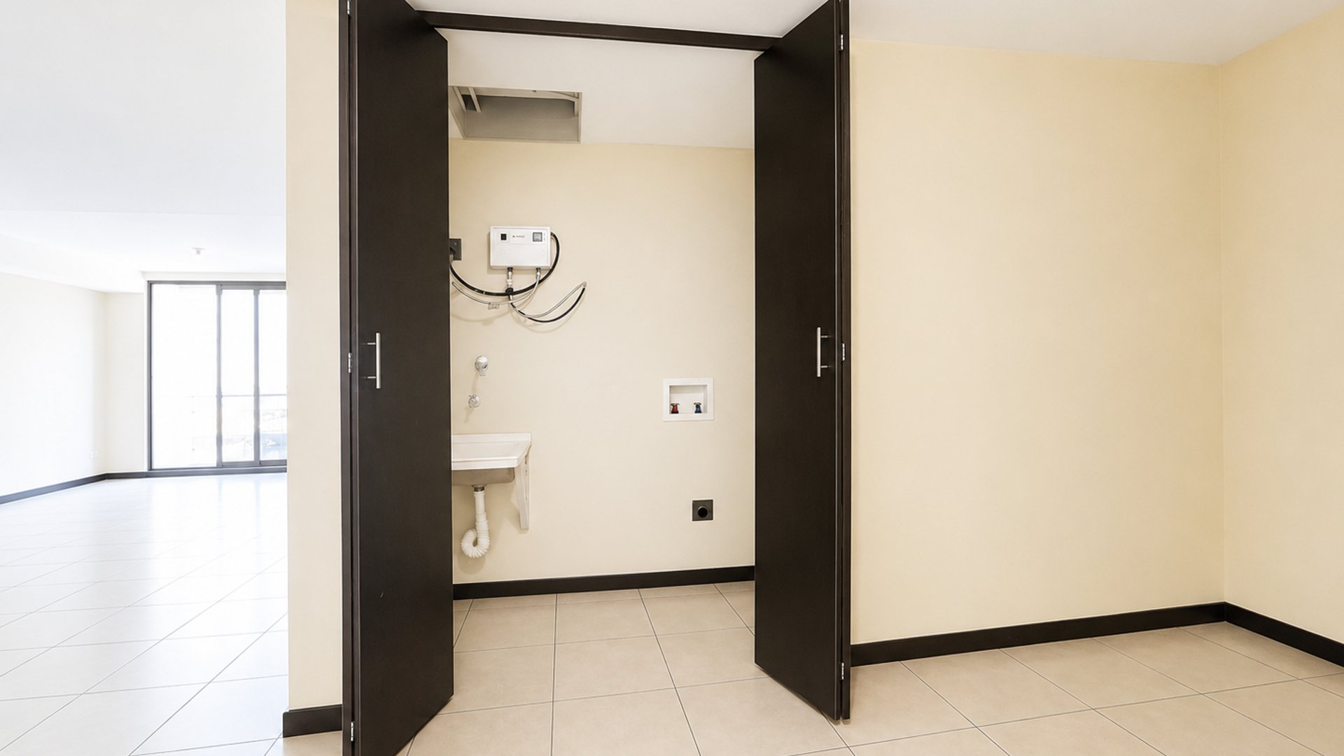 Apartamento en Renta en Torre Barcelona, Zona 9 - Miniatura 5