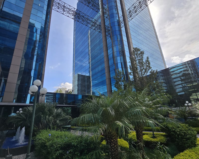 Alquiler Oficina con 315m2 en Zona 14 Europlaza