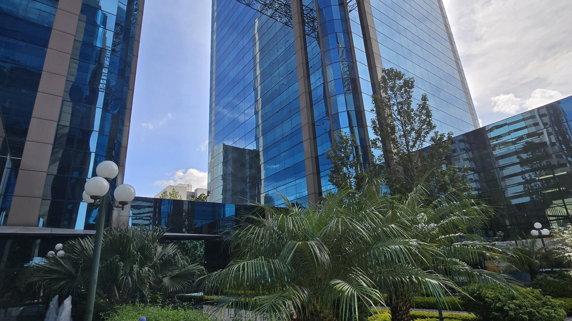 Alquiler Oficina con 315m2 en Zona 14 Europlaza