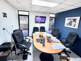 VENDO OFICINAS – ZONA 11 - 4