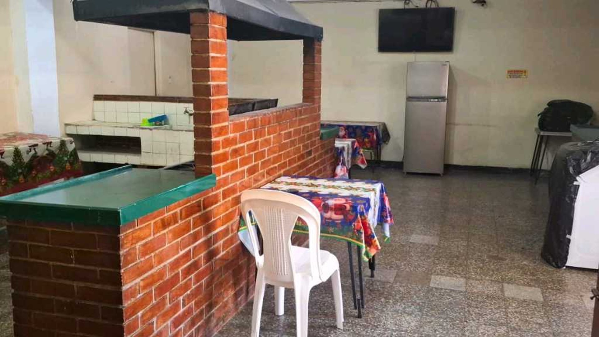LOCAL COMERCIAL EN RENTA – ZONA 9