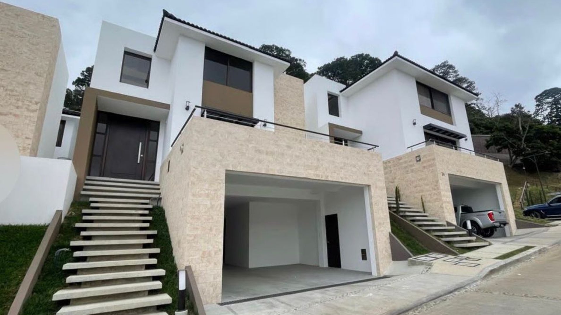 Alquiler de casa en Lomas de San Isidro - Image 1